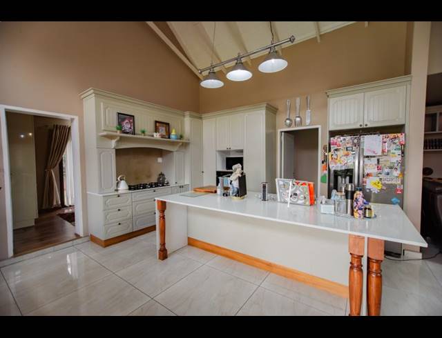 3 BEDROOM HOUSE FOR SALE IN COPPERLEAF ESTATE